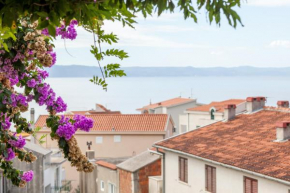 Apartments Leut 80m from the Sea